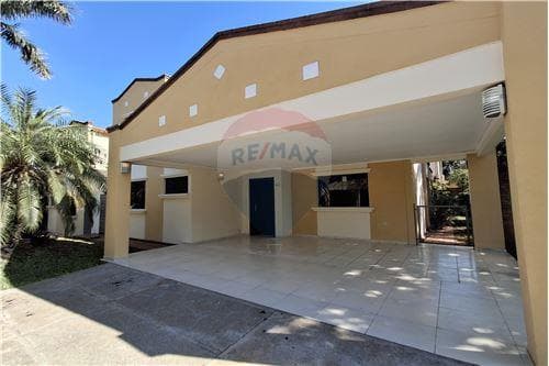 Casa en el condominio Boulevard Luque Cuarto Barrio, foto 2