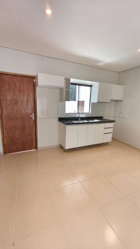 Casas de estilo minimalista - en la ciudad de Mariano Roque Alonso, foto 2