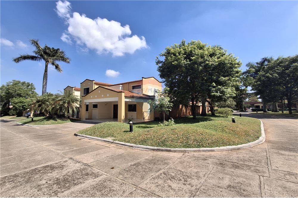 Vendo casa en condominio boulevard confederación Luque