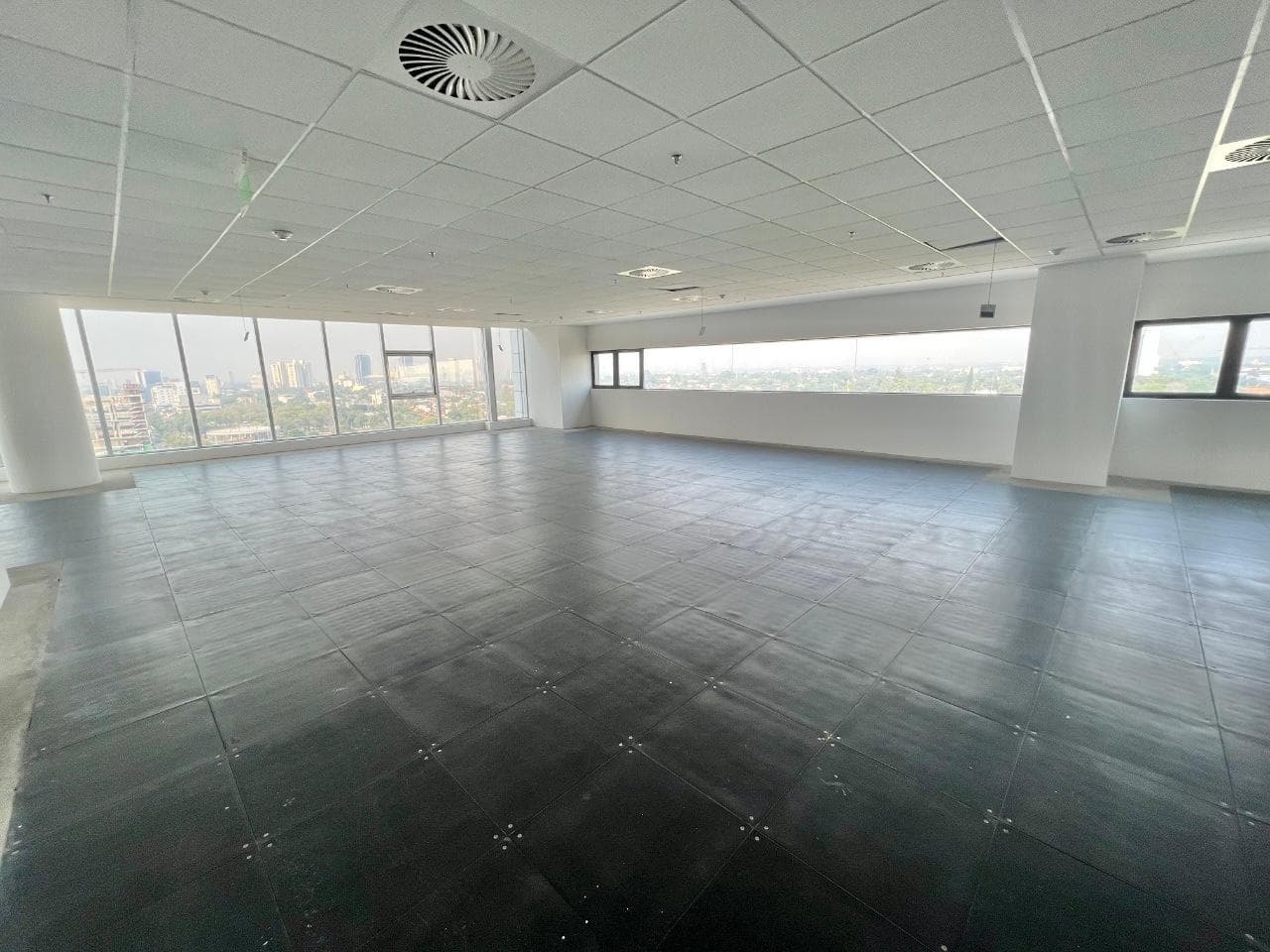En Alquiler Oficina Corporativa sobre Avda. Mcal. López - Villa Morra A053, foto 4