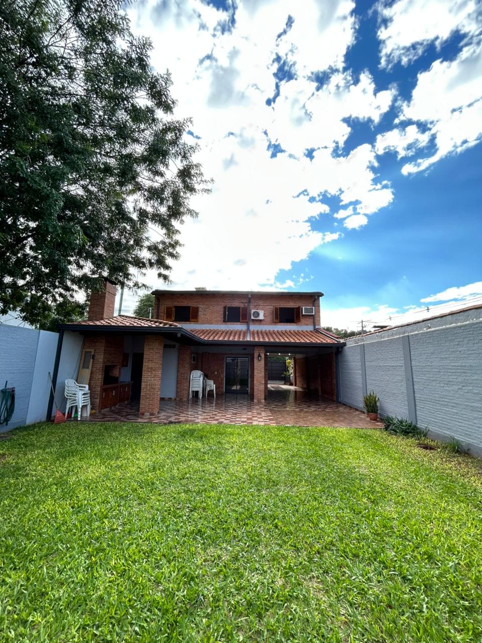 Alquilo hermosa y amplia residencia en asuncion