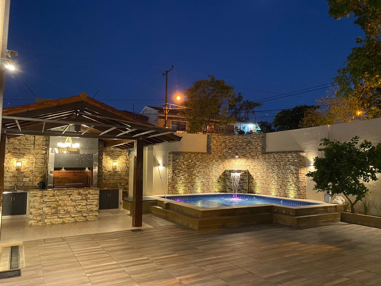 Imponente Residencia en Barrio Obrero de Asunción — foto 2