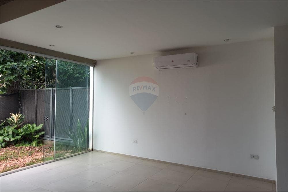 Duplex sobre avenida venezuela - Asunción, foto 5