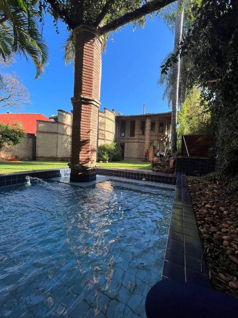 Alquilo residencia con arquitectura unica - mburucuya
