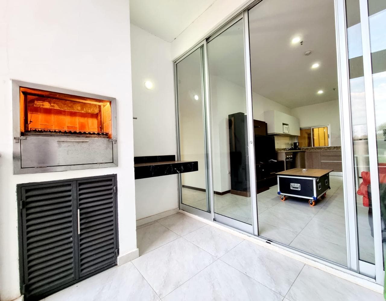 Depto. Amoblado 1 Dormitorio con Cochera en Los Laureles — foto 2