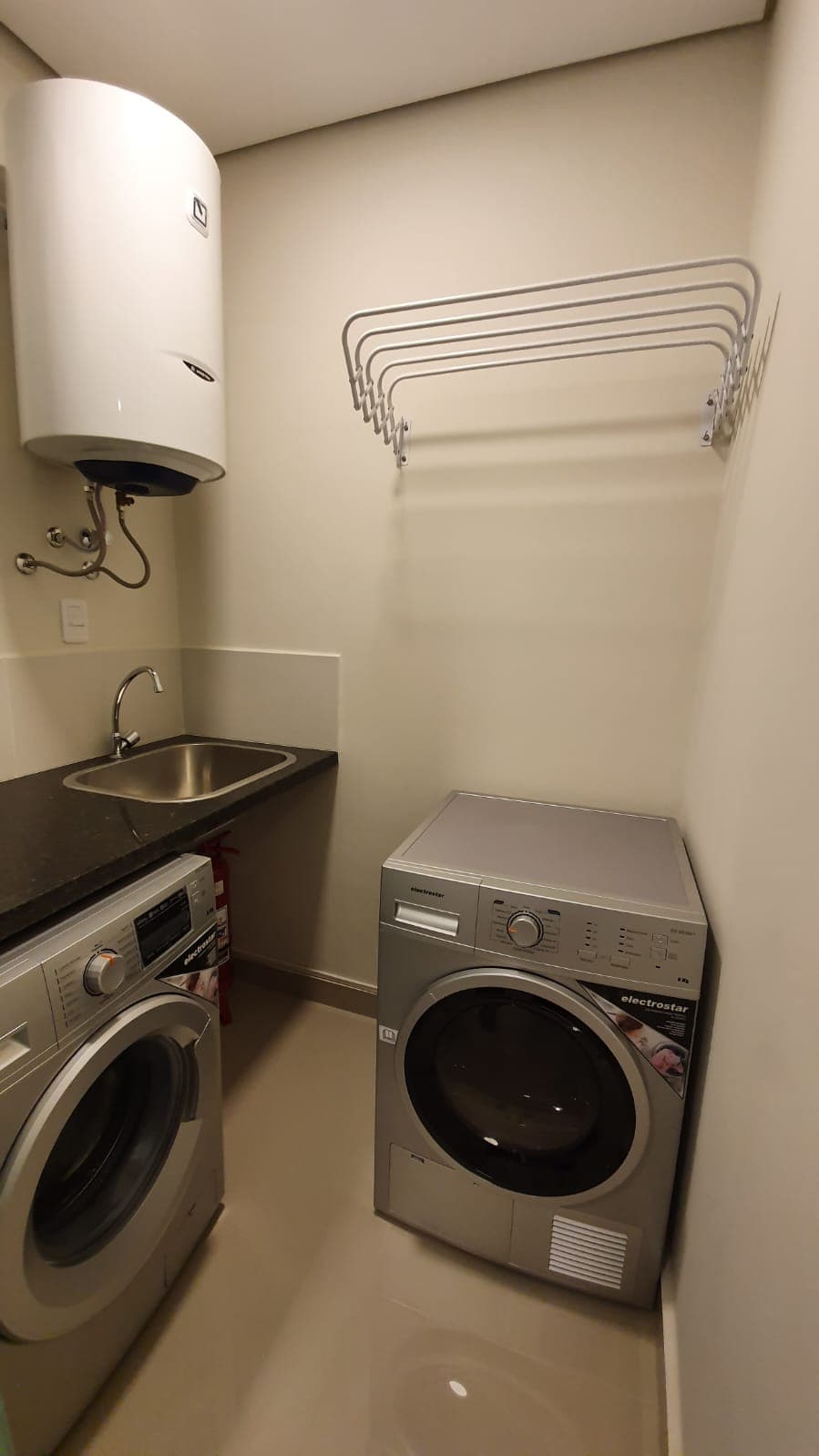 En alquiler departamento amoblado de 2 dormitorios con cochera zona Villa Morra — foto 2