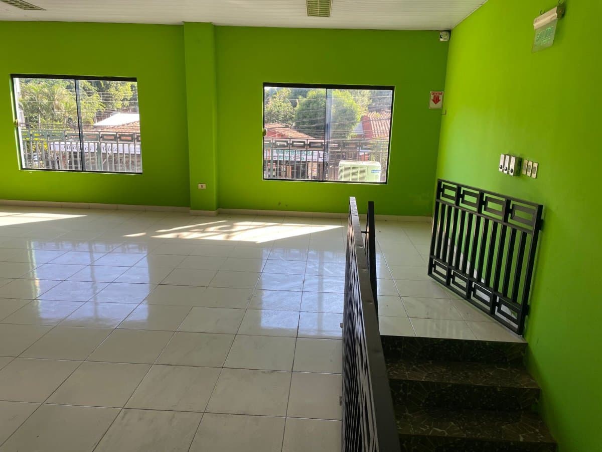 Salón comercial con deposito en San Lorenzo reducto, foto 4