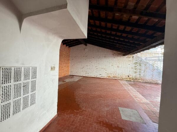 Amplia casa, a 2 cuadras de mcal lopez, foto 5
