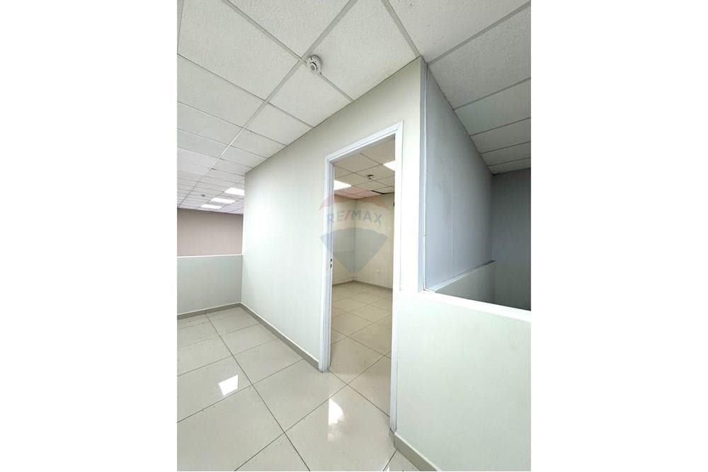 Local Comercial - Alquiler - Paraguay Central Luque, foto 4
