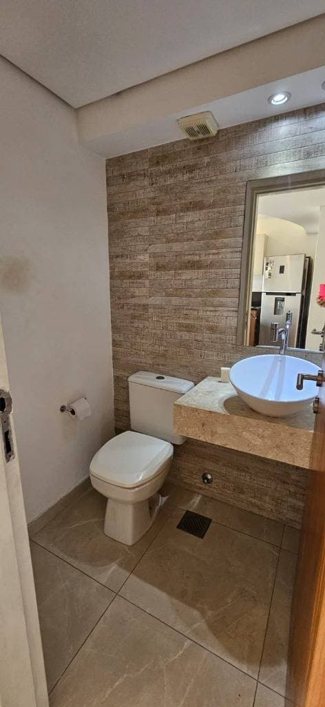 En Alquiler Departamento de 2 Dormitorios en suite - Edificio Mirage- Trinidad — foto 4