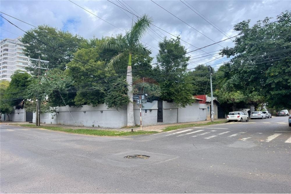 Oportunidad en Esq Bernardino Caballero casi Lillo