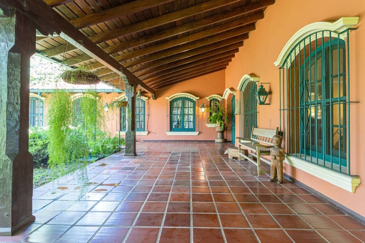Residencia Estilo Colonial En Barrio San Jorge En Venta, foto 3