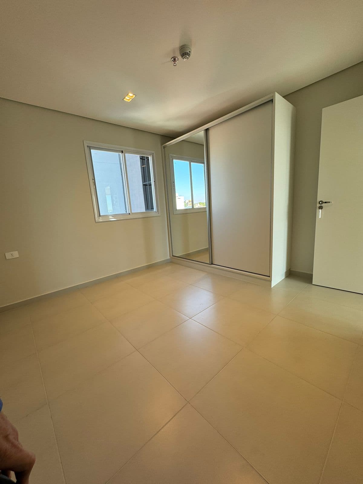 En venta departamento a estrenar 2 habitaciones, zona Villa Morra, foto 4