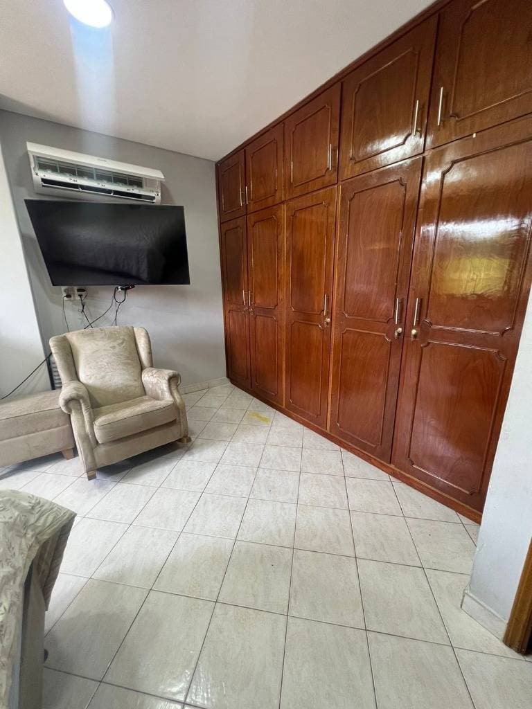 En venta casa con patio y piscina en Fernando de la Mora