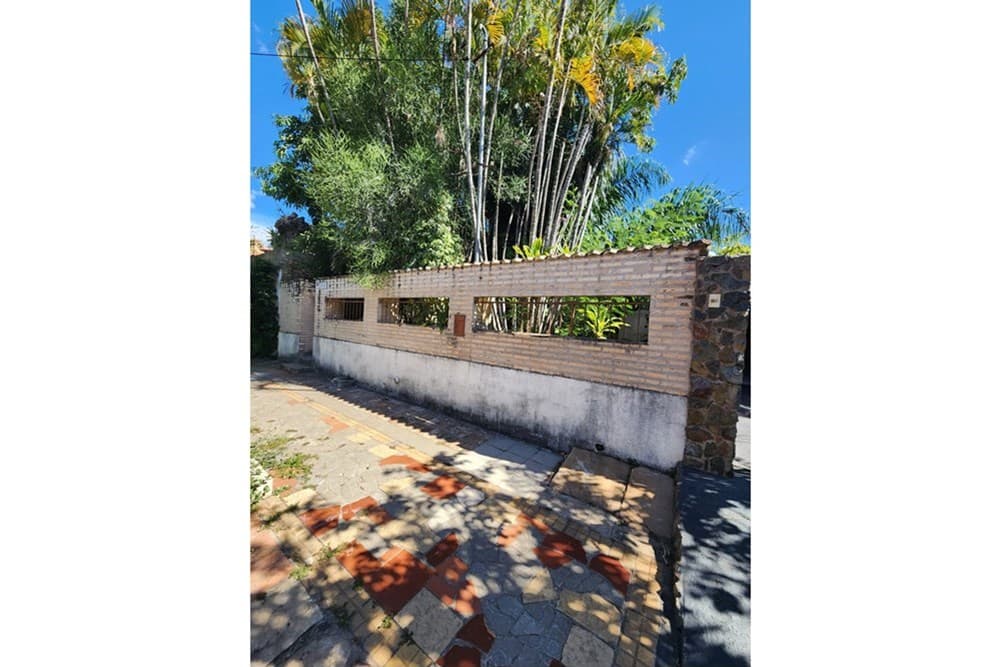 Terreno con edificacion a demoler zona casa rica los laureles, foto 1