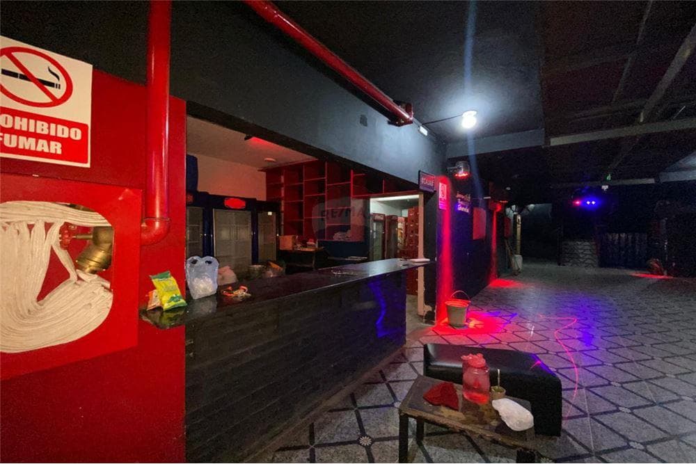 Alquilo salón comercial