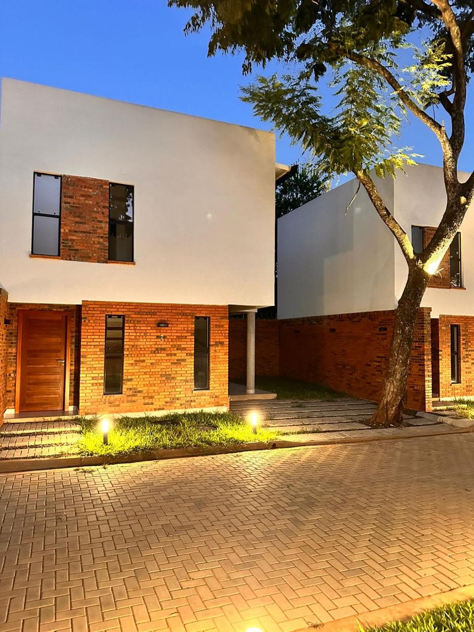Duplex a estrenar - 640.000.000 Gs en Loma Merlo Luque — foto 3