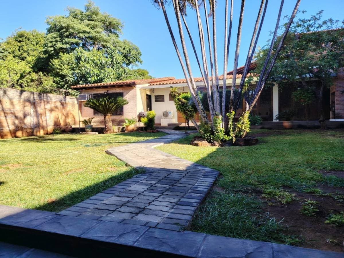 Casa en el centro de San Lorenzo con fachada colonial, foto 2