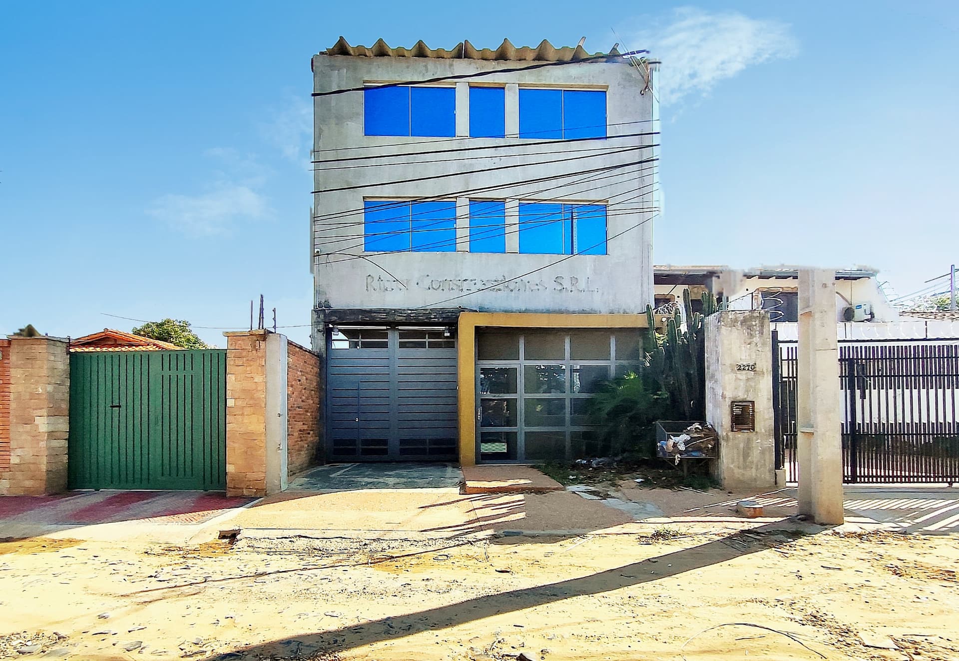 Alquilo edificio de oficinas zona artigas