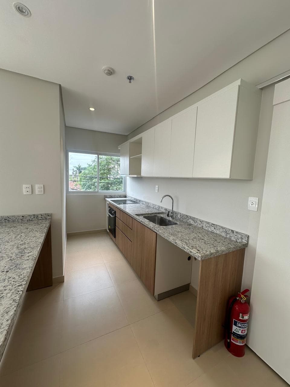 Oferto departamento de 2 dormitorios con 1 cochera Barrio Manora, foto 5