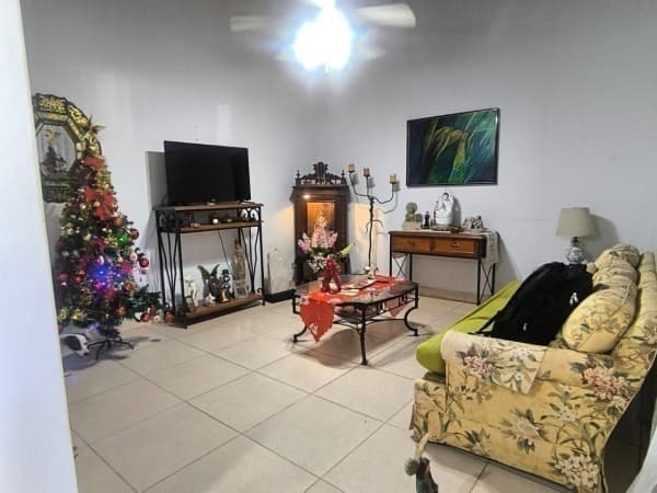 Casa en san vicente, zona residencial ,a una cuadra de felix bogado, foto 2