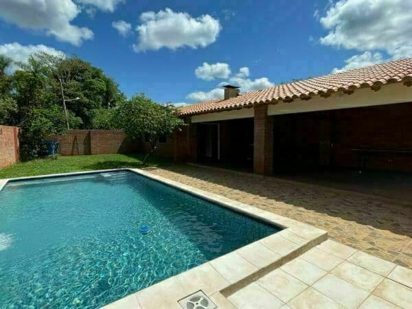 Se vende casa quinta en yaguarón