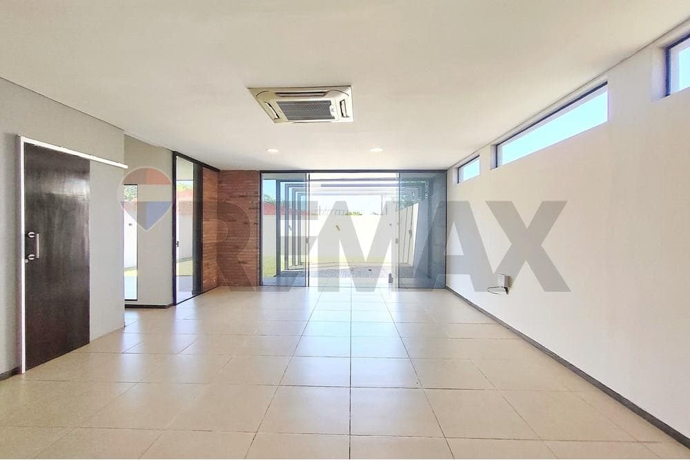 En venta casa en Luque, foto 2