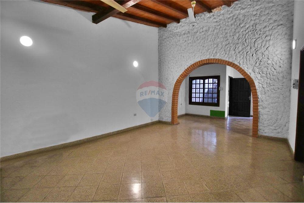 Amplia casa de 3 niveles, disponible para Alquiler – Barrio Gral. Díaz, Asunción, foto 2
