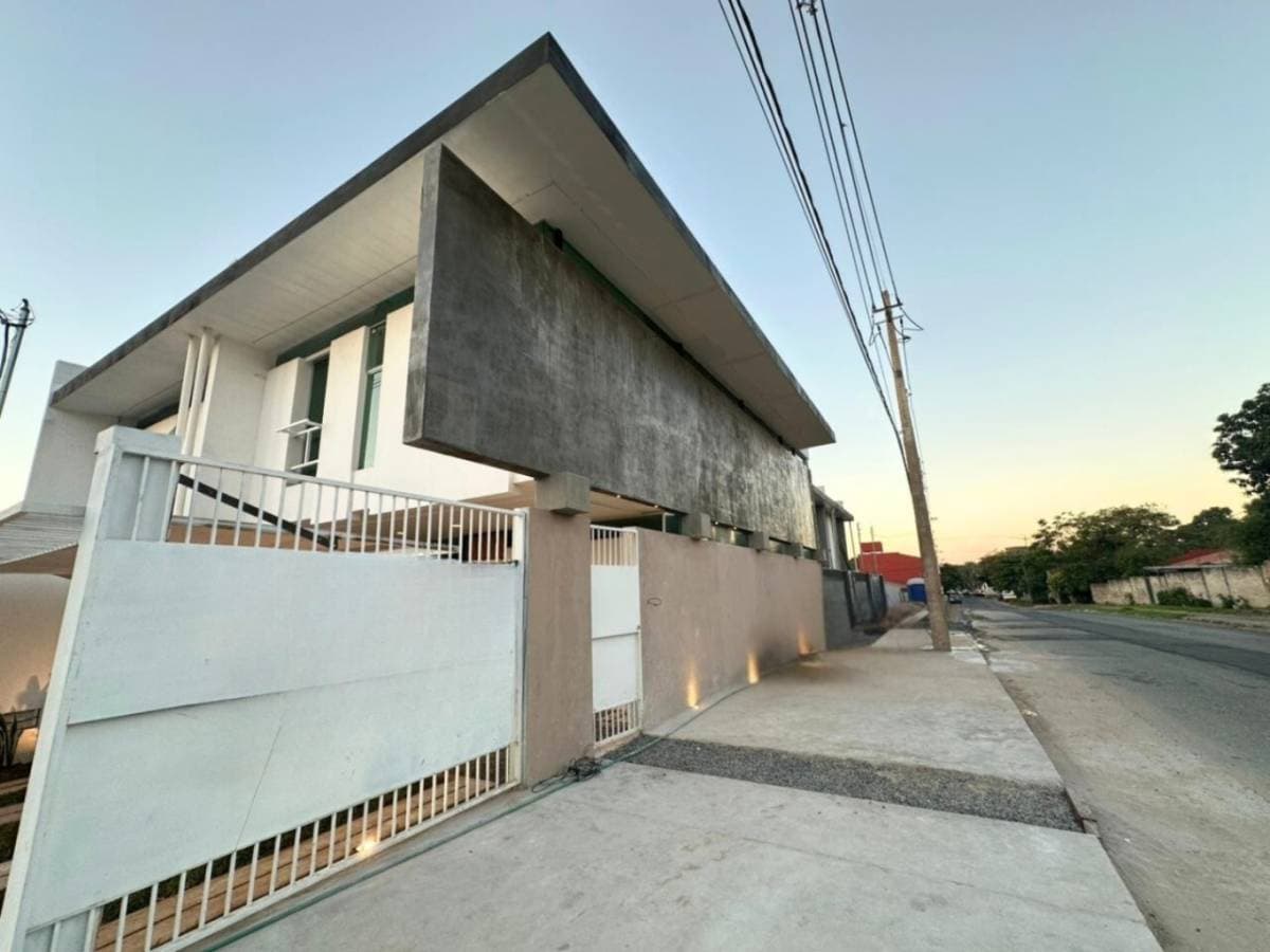 Vendo duplex a estrenar de 3 dormitorios en Fernando de la Mora zona norte