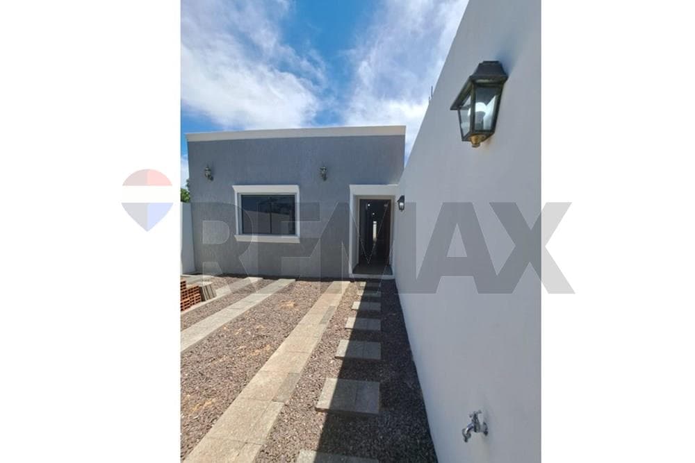 Chalet - Alquiler - Luque, Paraguay