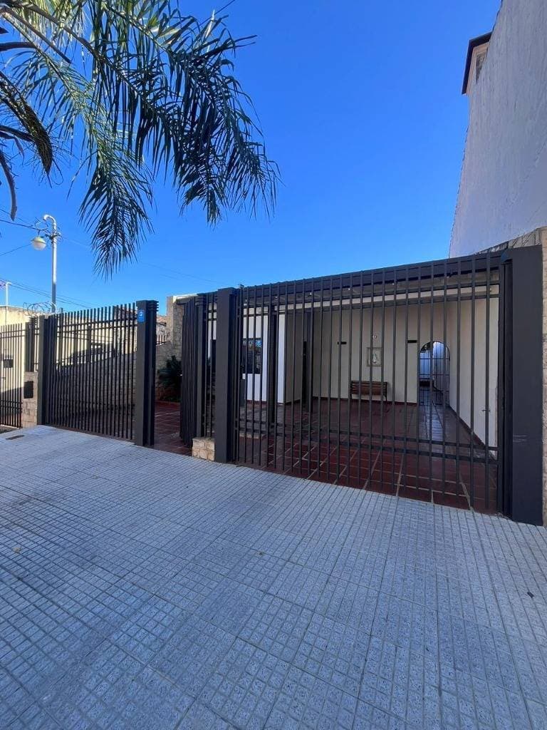Vendo casa de 3 dormitorios Sajonia - Asuncion (Z/ Sanatorio Español)