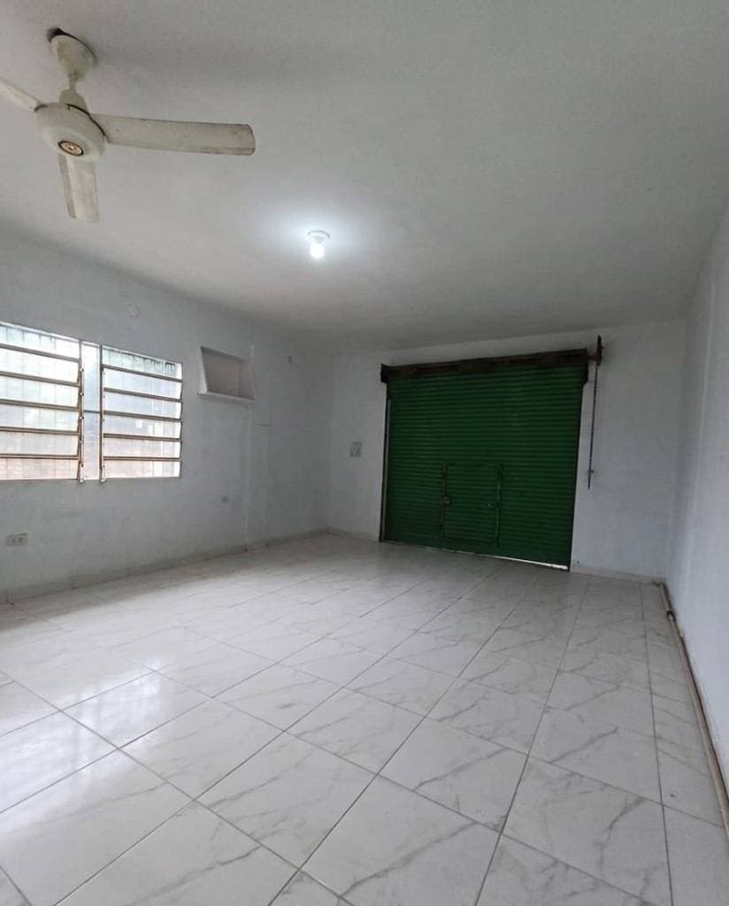 Casa con salon comercial en barrio kennedy lambare — foto 4