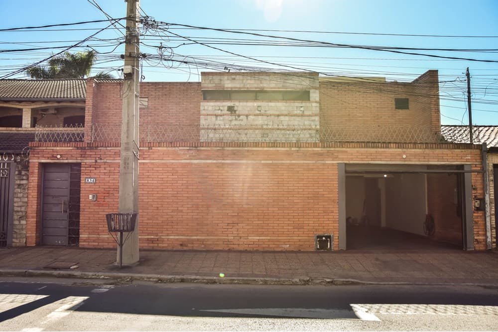 Casa en Mburucuyá: Espacio, Confort, Inversión