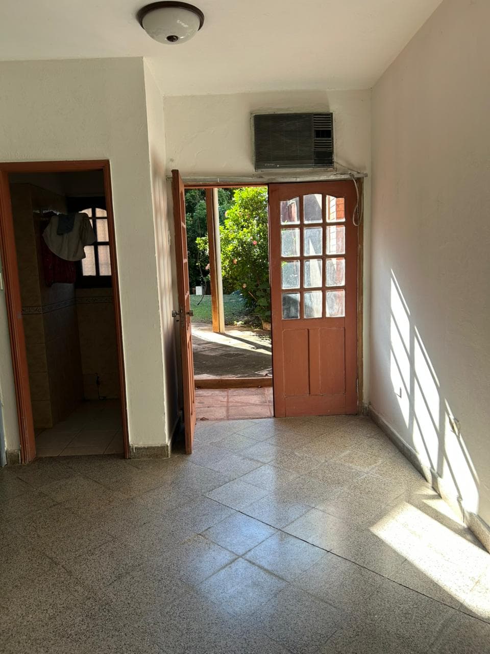 De casa amplia en Lambaré – zona colegiales, foto 3