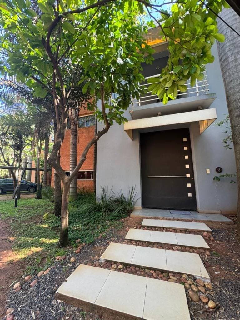 Alquilo hermosa casa en Condominio Botánica V