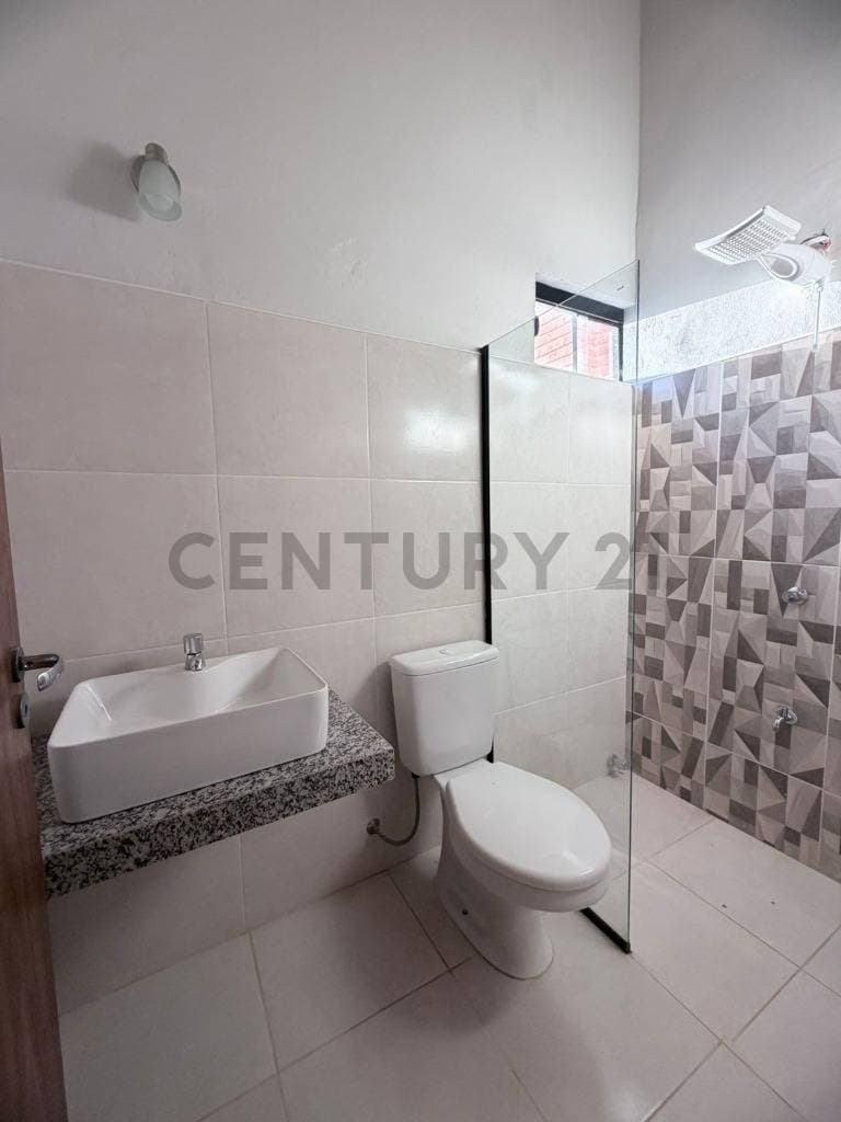 En venta casa en Lambaré, foto 5