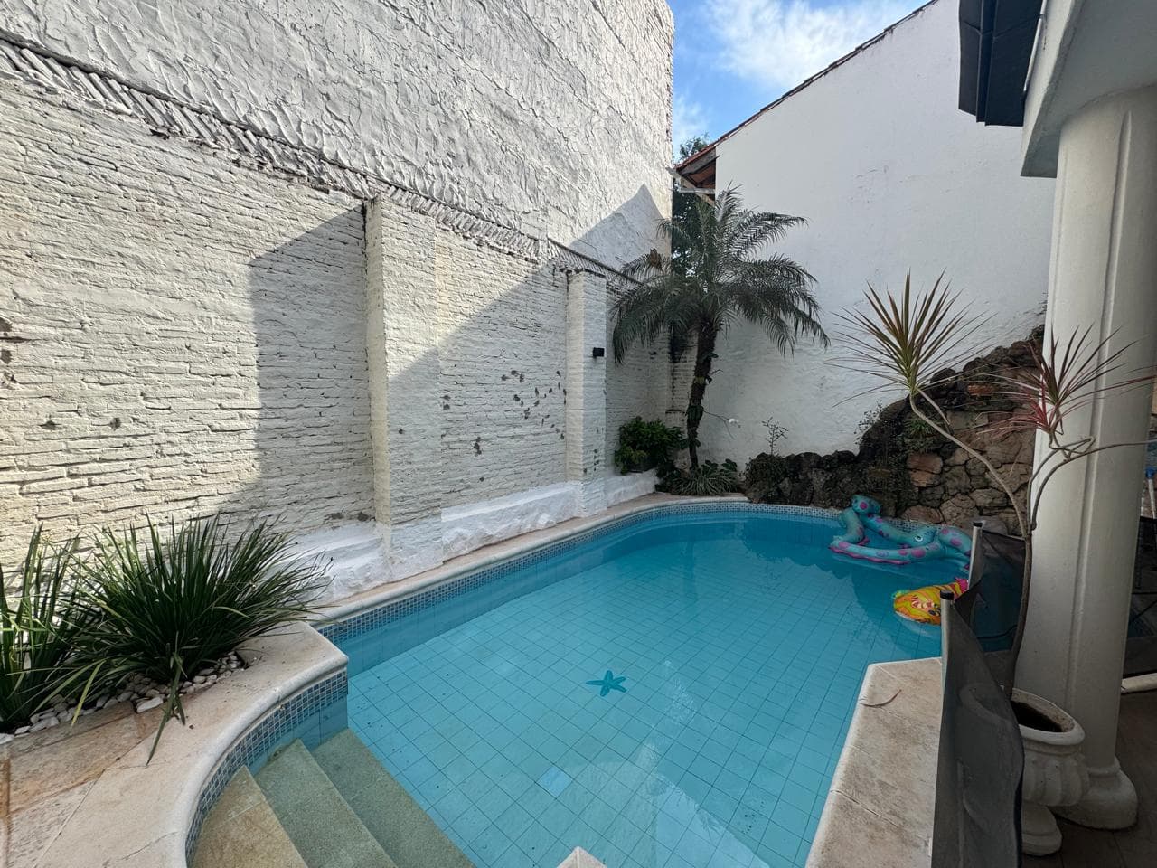 Hermosa casa en barrio mburucuyá, foto 2