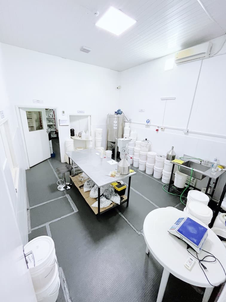 Laboratorio Y Depósito Farmacéutico Con Oficinas, Local, Cbd Cosmetica
