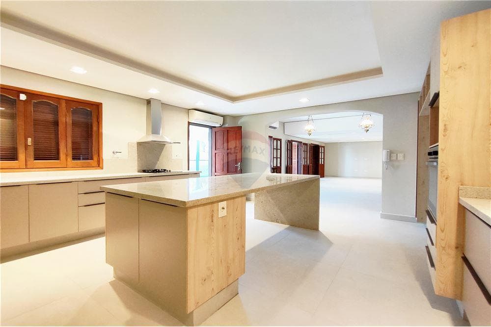 amplia y fina residencia en Los Laureles, foto 3
