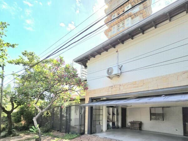 Residencia premium en Carmelitas. A 1/2 cuadra de molas lópez — foto 2