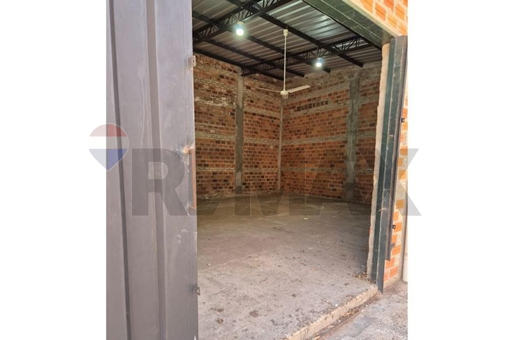 Depósitos en Zona Mercado 4 - Entrada para Camiones y Techos Nuevos, foto 3