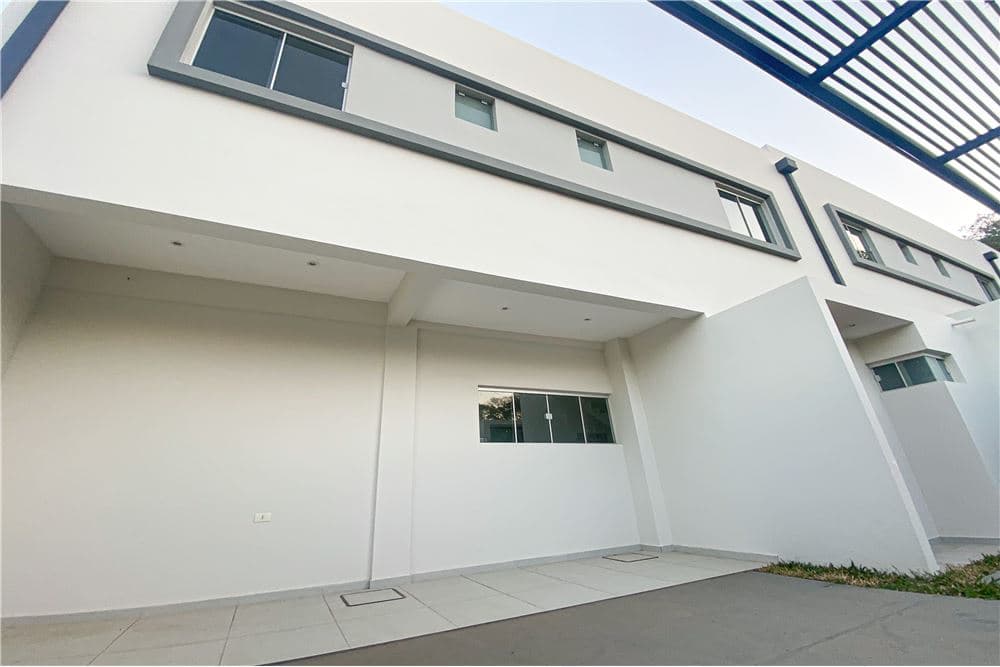 En venta duplex con patio zona super 6 laurelty, foto 2