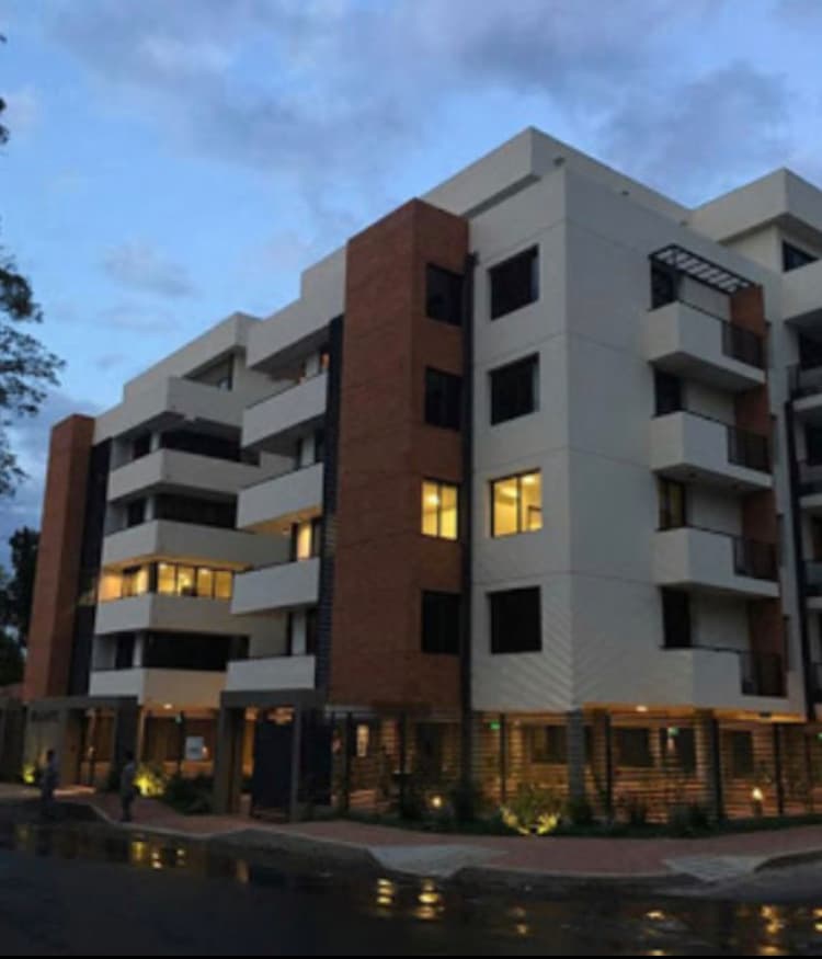 En alquíler hermoso departamento en alquíler zona Villa Morra — foto 1