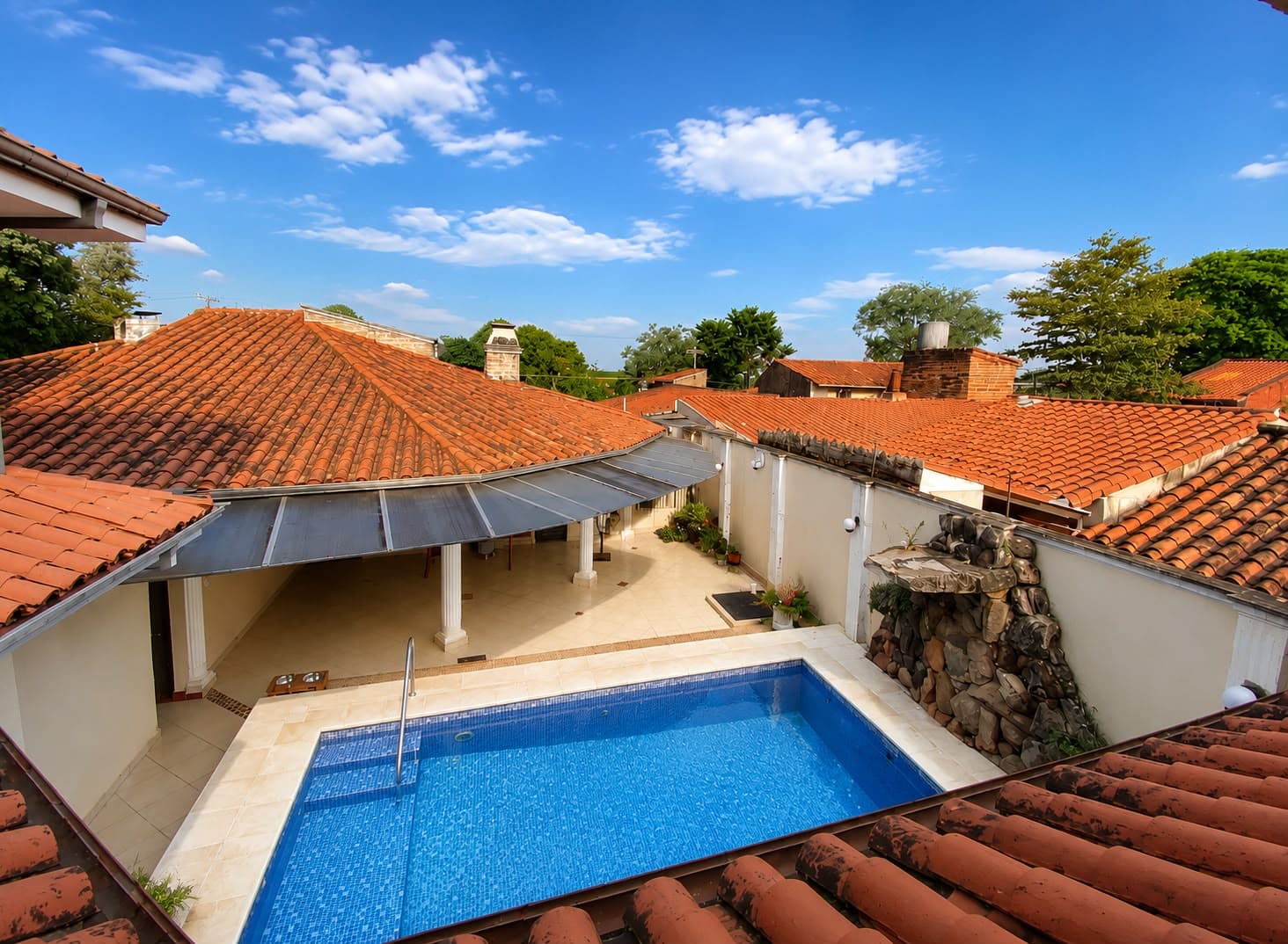 Alquilo Casa en Barrio San Pablo | 5 Suites | Piscina | USD 1.500