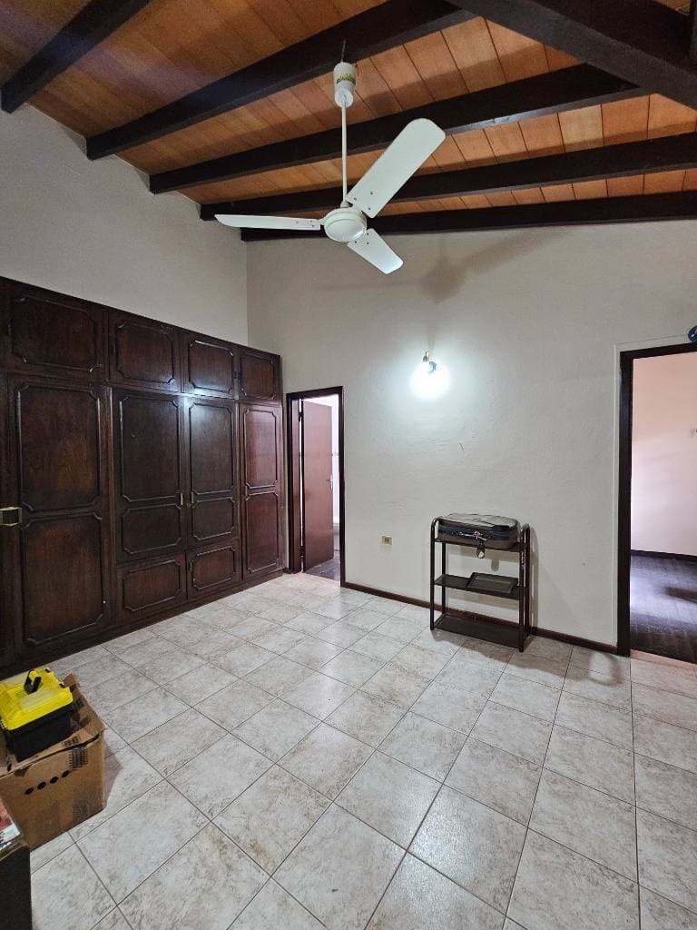 Amplia casa en Lambaré • barrio palomar, foto 5