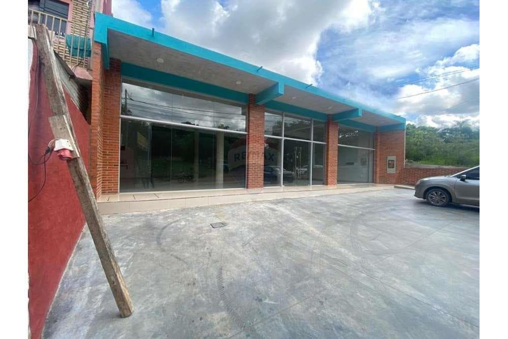 Alquilo salón a estrenar sobre ruta Luque sanber