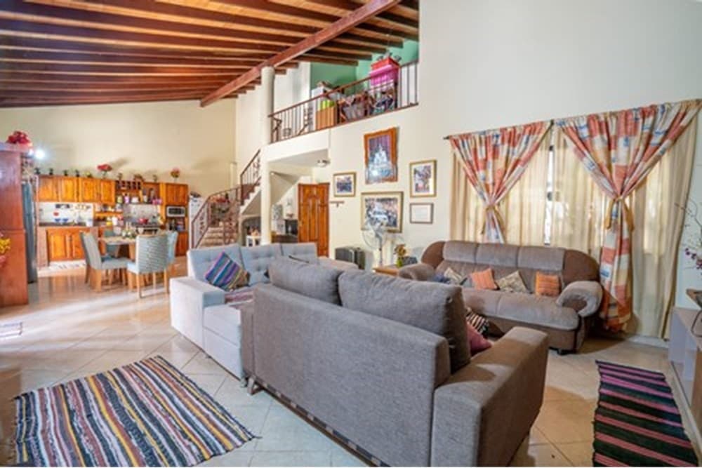 En venta casa con piscina en Luque laurelty j.a, foto 3