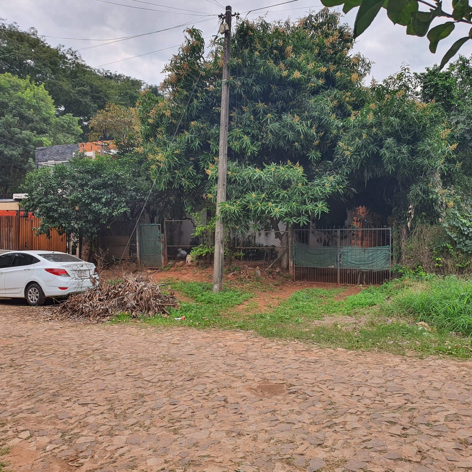 Terreno Con Construcción Con Excelente Ubicación Barrio Sol de América, foto 3