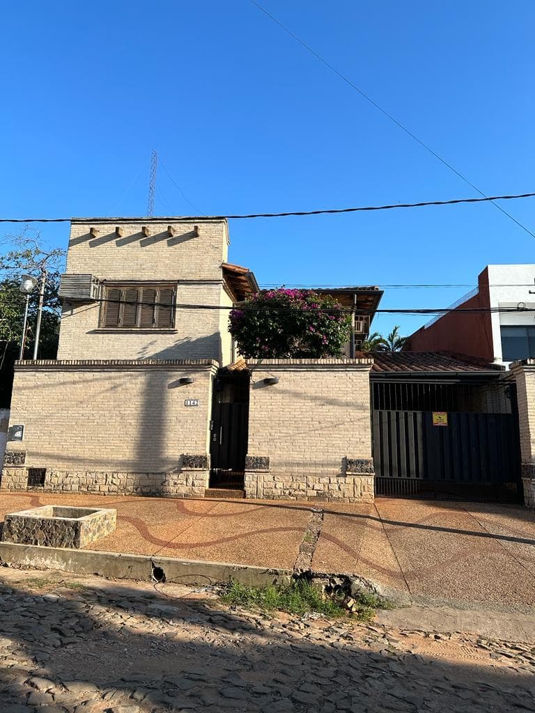 Vendo Amplia Casa de 2 Plantas en Lambaré – 400 m² Construidos
