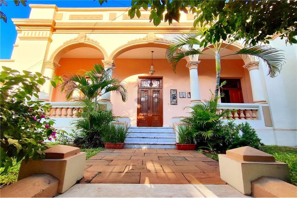 En venta exclusiva residencia en Asunción, foto 1
